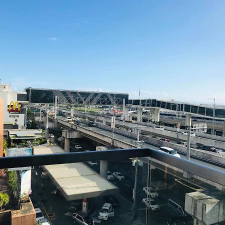 One Palm Tree Villas Across Naia-T3 Manila Bagian luar foto
