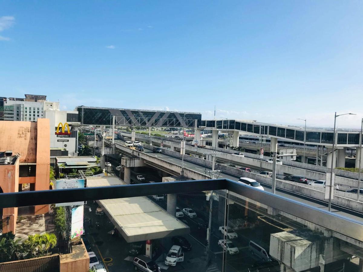 One Palm Tree Villas Across Naia-T3 Manila Bagian luar foto