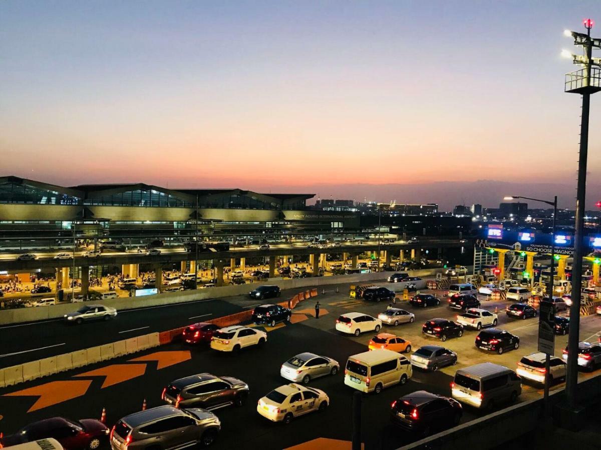 One Palm Tree Villas Across Naia-T3 Manila Bagian luar foto
