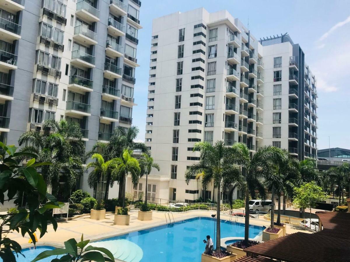 One Palm Tree Villas Across Naia-T3 Manila Bagian luar foto