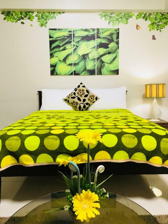 One Palm Tree Villas Across Naia-T3 Manila Bagian luar foto