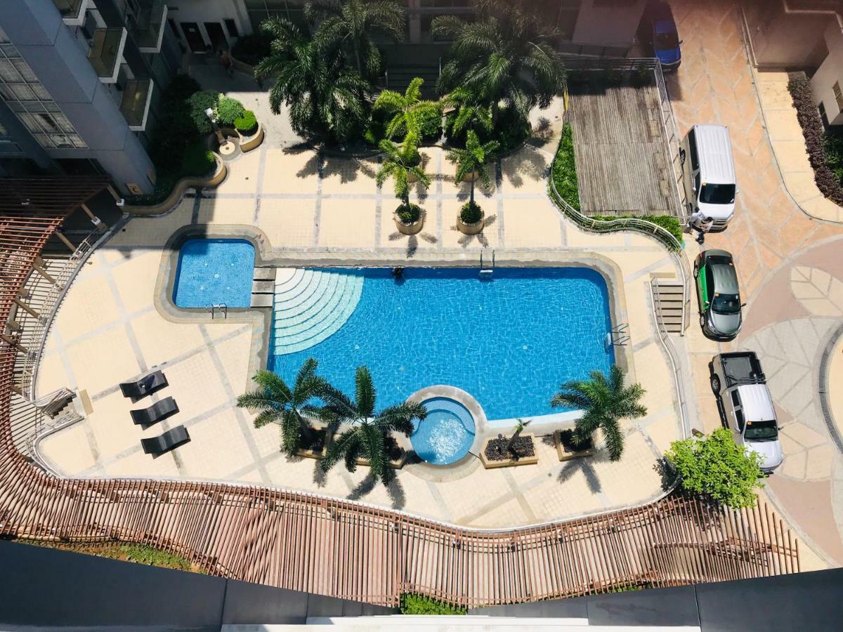 One Palm Tree Villas Across Naia-T3 Manila Bagian luar foto